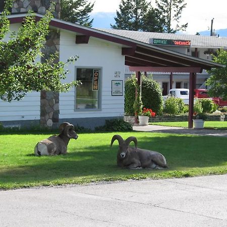 Mountain Springs Motel Рейдиум-Хот-Спрингс Экстерьер фото
