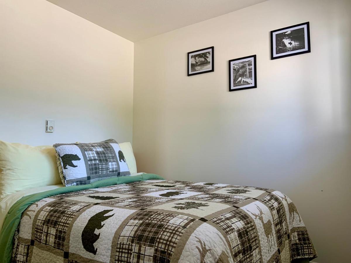 Mountain Springs Motel Рейдиум-Хот-Спрингс Экстерьер фото