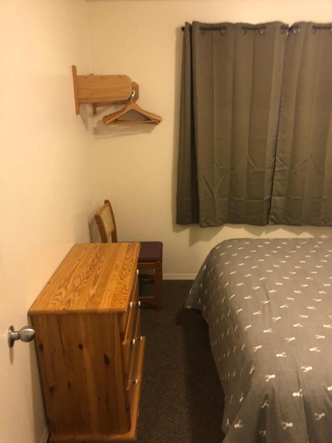 Mountain Springs Motel Рейдиум-Хот-Спрингс Экстерьер фото