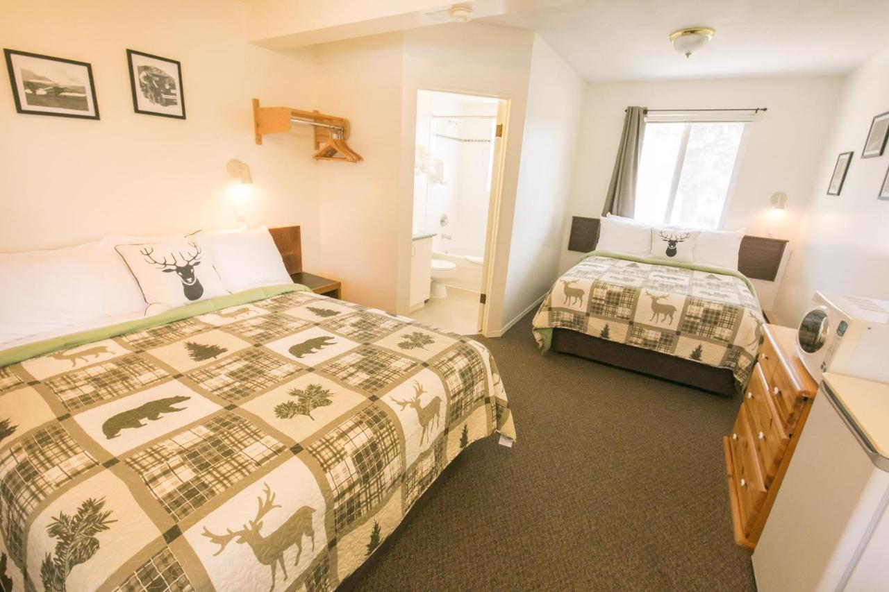 Mountain Springs Motel Рейдиум-Хот-Спрингс Экстерьер фото