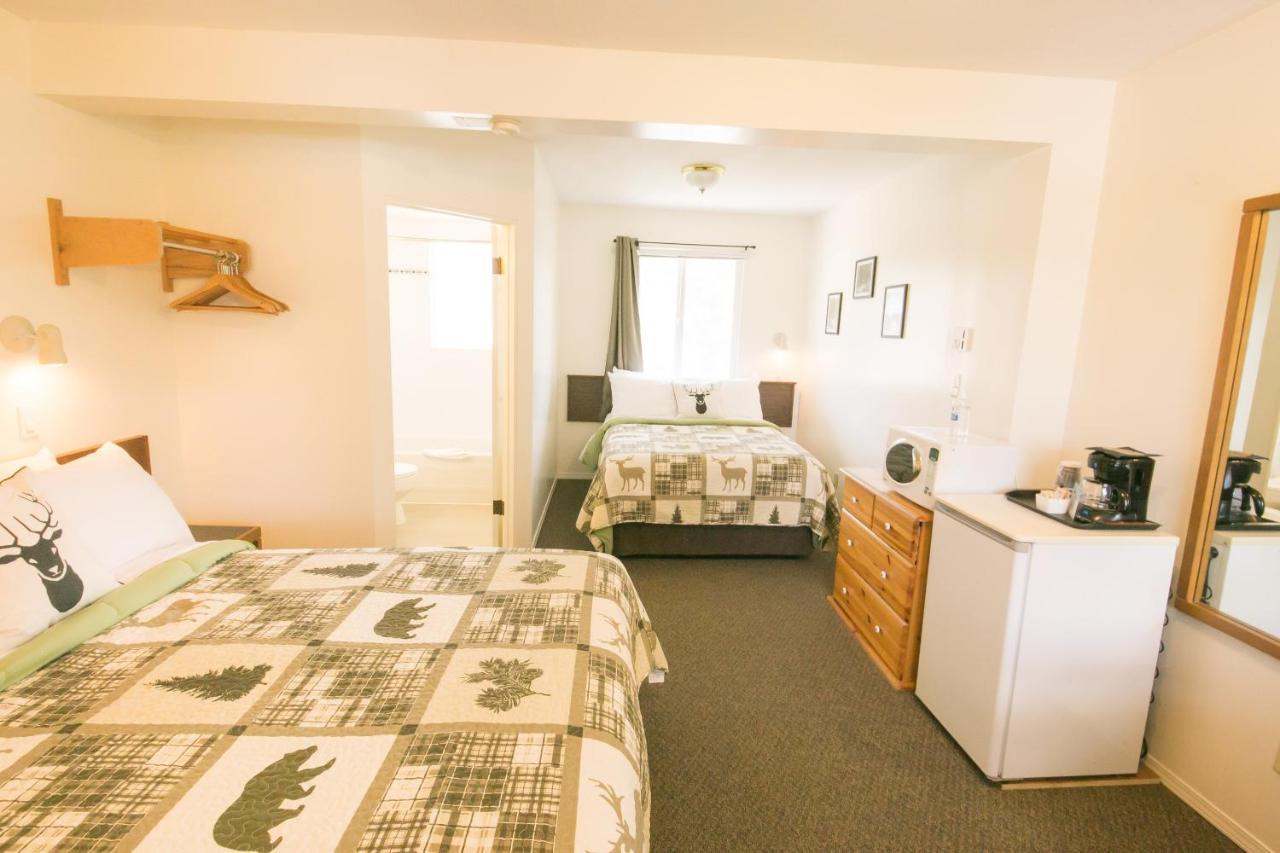 Mountain Springs Motel Рейдиум-Хот-Спрингс Экстерьер фото