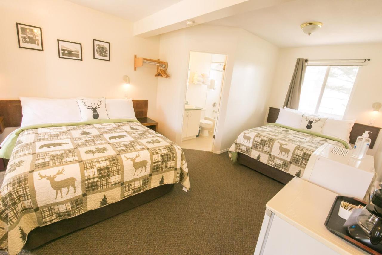 Mountain Springs Motel Рейдиум-Хот-Спрингс Экстерьер фото