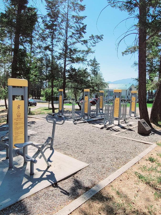 Mountain Springs Motel Рейдиум-Хот-Спрингс Экстерьер фото