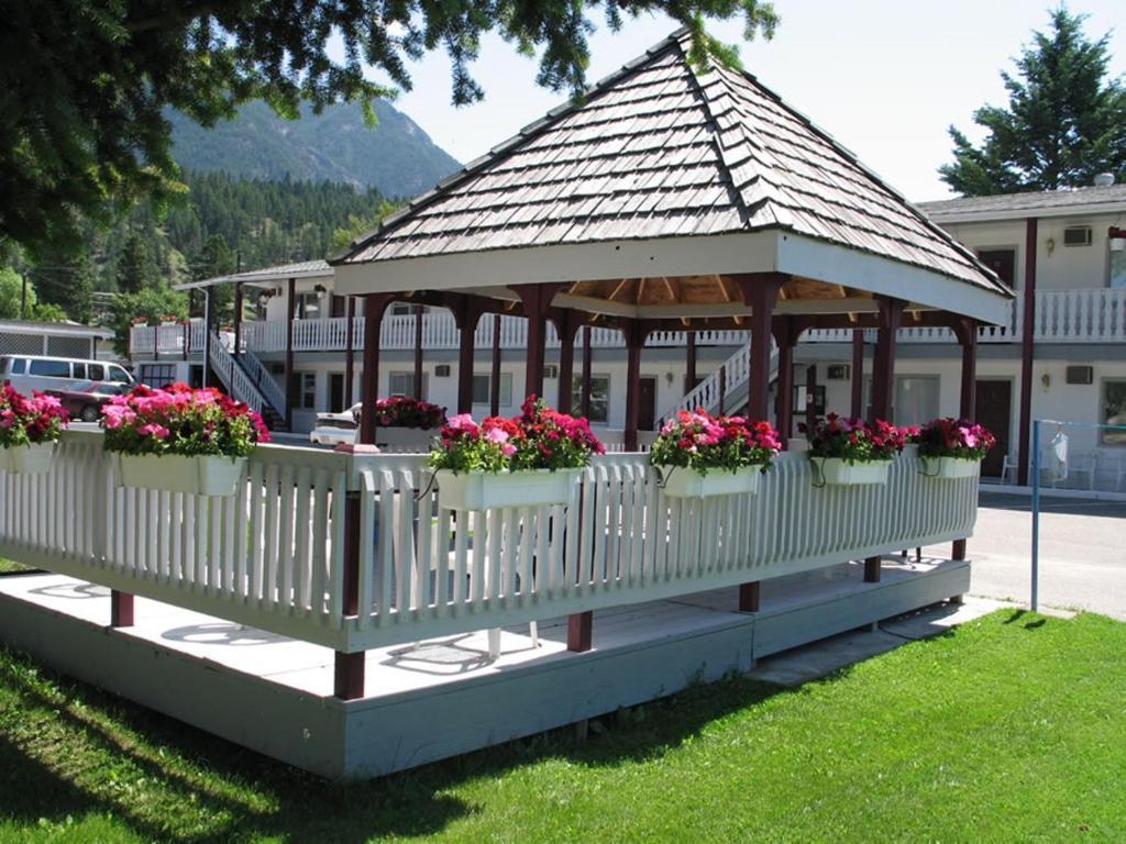 Mountain Springs Motel Рейдиум-Хот-Спрингс Экстерьер фото