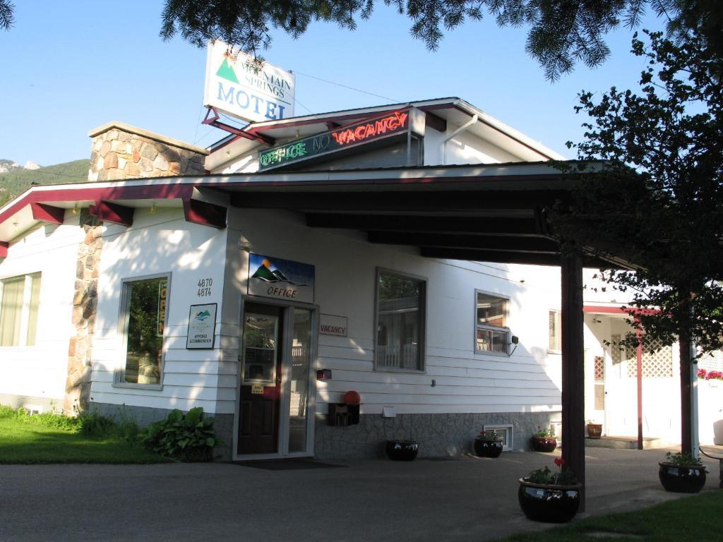 Mountain Springs Motel Рейдиум-Хот-Спрингс Экстерьер фото